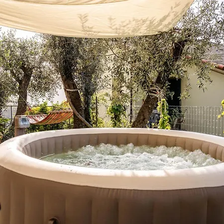 Hébergement de vacances Jacuzzi Privata-giardino-parcheggio-sdraio-amaca-intera Casa A Disposizione
